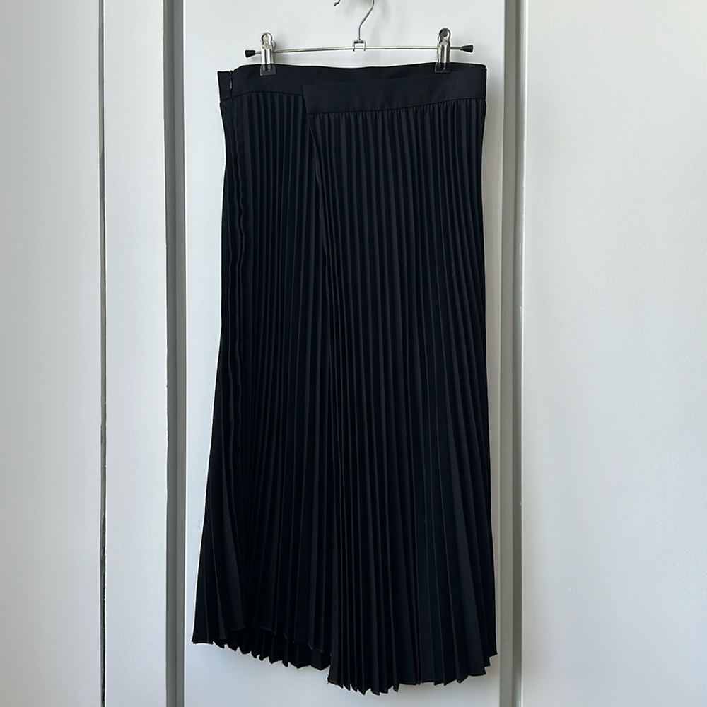 NWT Urban Revivo Pleated Asymmetrical Hem Midi Skirt - Black